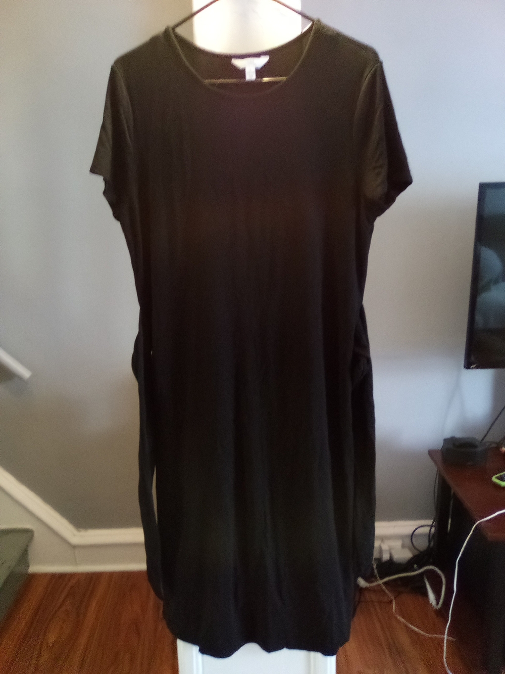 Time and Tru Black Short-Sleeve Crew Neck Tunic